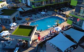 Fineloft Sea View Apartment-Spa N Pools Beach Resort